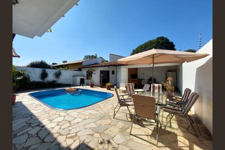 Casa à venda com 348m², 3 quartos e 5 vagas Casa à venda com 348m², 3 quartos e 5 vagasÁrea de Lazer