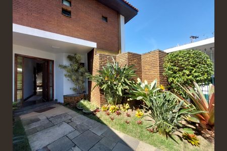 Casa à venda com 348m², 3 quartos e 5 vagas Casa à venda com 348m², 3 quartos e 5 vagasJardim