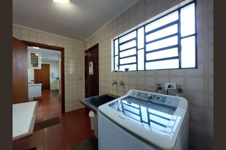 Casa à venda com 348m², 3 quartos e 5 vagas Casa à venda com 348m², 3 quartos e 5 vagasÁrea de Serviço