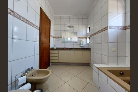 Casa à venda com 348m², 3 quartos e 5 vagas Casa à venda com 348m², 3 quartos e 5 vagasBanheiro da Suíte