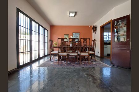 Casa à venda com 348m², 3 quartos e 5 vagas Casa à venda com 348m², 3 quartos e 5 vagasSala de Jantar