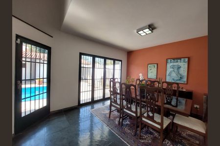 Casa à venda com 348m², 3 quartos e 5 vagas Casa à venda com 348m², 3 quartos e 5 vagasSala de Jantar