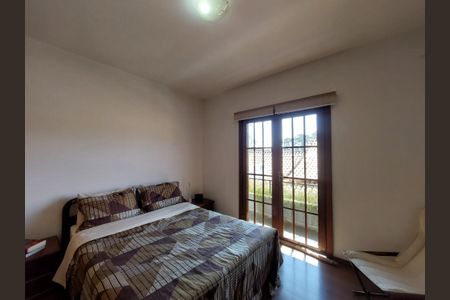 Casa à venda com 348m², 3 quartos e 5 vagas Casa à venda com 348m², 3 quartos e 5 vagasSuíte