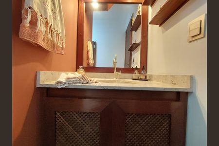 Casa à venda com 348m², 3 quartos e 5 vagas Casa à venda com 348m², 3 quartos e 5 vagasLavabo