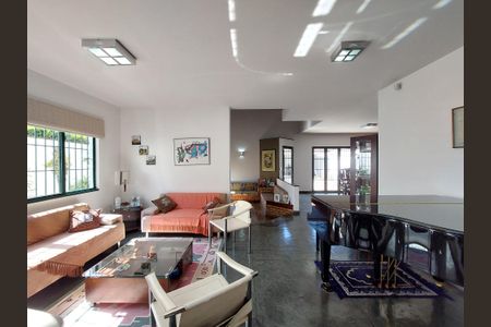 Casa à venda com 348m², 3 quartos e 5 vagas Casa à venda com 348m², 3 quartos e 5 vagasSala de Estar