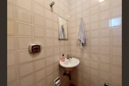 Casa à venda com 348m², 3 quartos e 5 vagas Casa à venda com 348m², 3 quartos e 5 vagasBanheiro na Área de Serviço