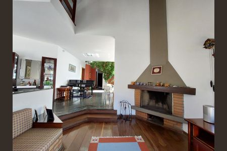 Casa à venda com 348m², 3 quartos e 5 vagas Casa à venda com 348m², 3 quartos e 5 vagasSala da Lareira