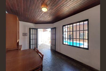 Casa à venda com 348m², 3 quartos e 5 vagas Casa à venda com 348m², 3 quartos e 5 vagasEdícula