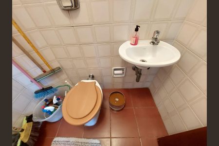 Casa à venda com 348m², 3 quartos e 5 vagas Casa à venda com 348m², 3 quartos e 5 vagasBanheiro na Área de Serviço