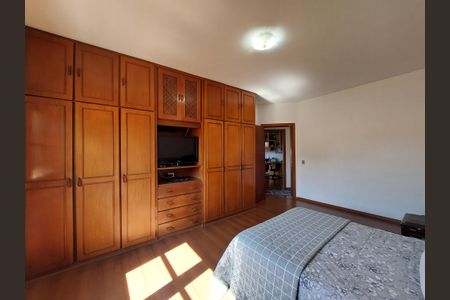 Casa à venda com 348m², 3 quartos e 5 vagas Casa à venda com 348m², 3 quartos e 5 vagasQuarto 2