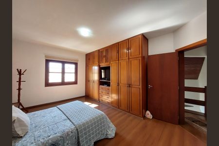 Casa à venda com 348m², 3 quartos e 5 vagas Casa à venda com 348m², 3 quartos e 5 vagasQuarto 2