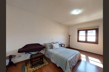 Casa à venda com 348m², 3 quartos e 5 vagas Casa à venda com 348m², 3 quartos e 5 vagasQuarto 2