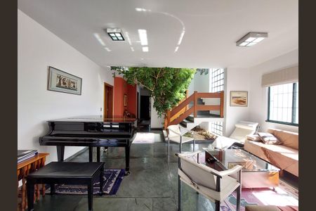 Casa à venda com 348m², 3 quartos e 5 vagas Casa à venda com 348m², 3 quartos e 5 vagasSala de Estar