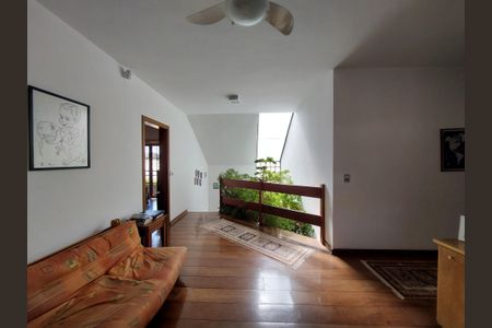 Casa à venda com 348m², 3 quartos e 5 vagas Casa à venda com 348m², 3 quartos e 5 vagasSala de TV