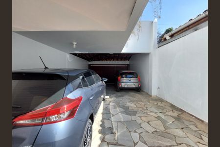 Casa à venda com 348m², 3 quartos e 5 vagas Casa à venda com 348m², 3 quartos e 5 vagasGaragem