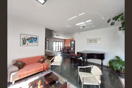 Casa à venda com 348m², 3 quartos e 5 vagas Casa à venda com 348m², 3 quartos e 5 vagasSala de Estar