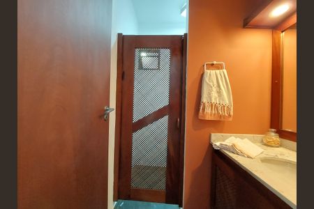 Casa à venda com 348m², 3 quartos e 5 vagas Casa à venda com 348m², 3 quartos e 5 vagasLavabo