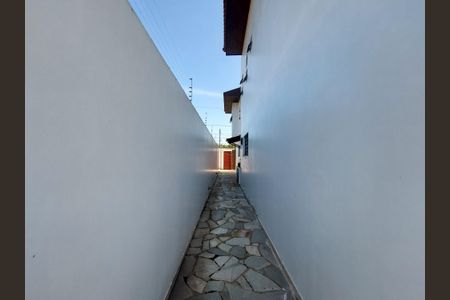 Casa à venda com 348m², 3 quartos e 5 vagas Casa à venda com 348m², 3 quartos e 5 vagasCorredor