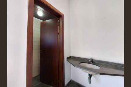 Casa à venda com 348m², 3 quartos e 5 vagas Casa à venda com 348m², 3 quartos e 5 vagasBanheiro da Área de Lazer