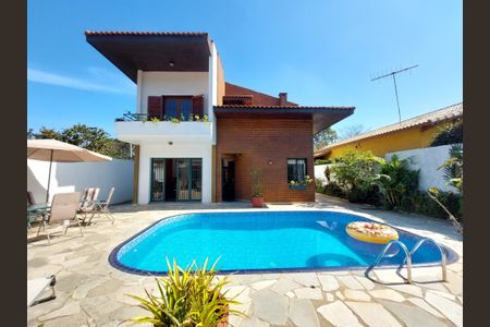 Casa à venda com 348m², 3 quartos e 5 vagas Casa à venda com 348m², 3 quartos e 5 vagasÁrea de Lazer