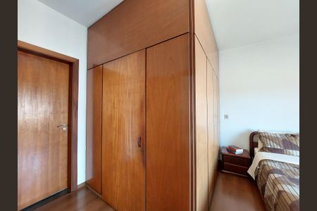 Casa à venda com 348m², 3 quartos e 5 vagas Casa à venda com 348m², 3 quartos e 5 vagasCloset da Suíte