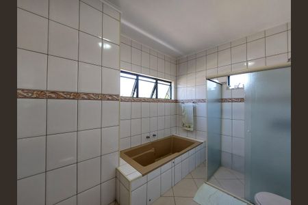 Casa à venda com 348m², 3 quartos e 5 vagas Casa à venda com 348m², 3 quartos e 5 vagasBanheiro da Suíte