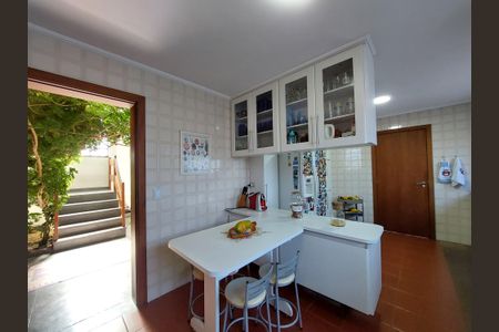 Casa à venda com 348m², 3 quartos e 5 vagas Casa à venda com 348m², 3 quartos e 5 vagasCopa