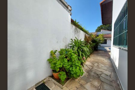 Casa à venda com 348m², 3 quartos e 5 vagas Casa à venda com 348m², 3 quartos e 5 vagasJardim