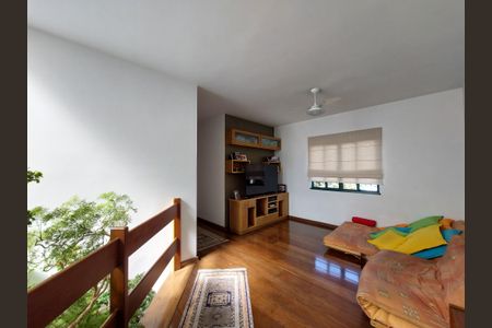 Casa à venda com 348m², 3 quartos e 5 vagas Casa à venda com 348m², 3 quartos e 5 vagasSala de TV