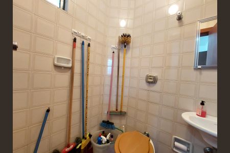 Casa à venda com 348m², 3 quartos e 5 vagas Casa à venda com 348m², 3 quartos e 5 vagasBanheiro na Área de Serviço