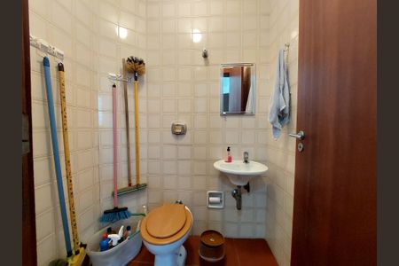 Casa à venda com 348m², 3 quartos e 5 vagas Casa à venda com 348m², 3 quartos e 5 vagasBanheiro na Área de Serviço