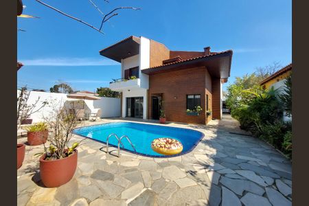 Casa à venda com 348m², 3 quartos e 5 vagas Casa à venda com 348m², 3 quartos e 5 vagasÁrea de Lazer