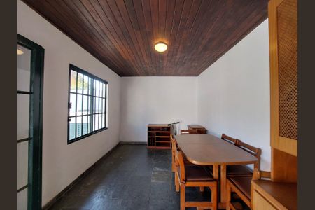 Casa à venda com 348m², 3 quartos e 5 vagas Casa à venda com 348m², 3 quartos e 5 vagasEdícula