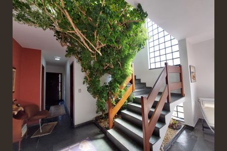 Casa à venda com 348m², 3 quartos e 5 vagas Casa à venda com 348m², 3 quartos e 5 vagasSala de Estar