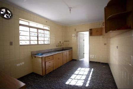 Casa à venda com 210m², 3 quartos e 2 vagasFoto 02