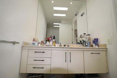 Apartamento à venda com 320m², 5 quartos e 4 vagasBanheiro Suíte 2