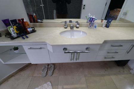 Apartamento à venda com 320m², 5 quartos e 4 vagasBanheiro Suíte 3