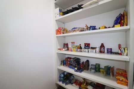 Apartamento à venda com 320m², 5 quartos e 4 vagasDespensa