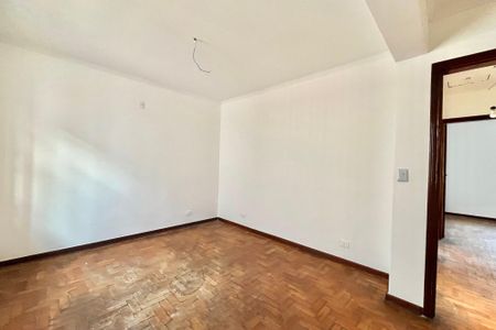 Casa à venda com 287m², 4 quartos e 8 vagas Casa à venda com 287m², 4 quartos e 8 vagasQuarto 4