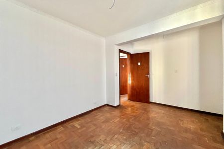 Casa à venda com 287m², 4 quartos e 8 vagas Casa à venda com 287m², 4 quartos e 8 vagasQuarto 4