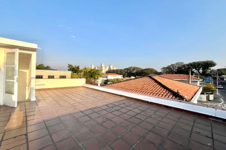 Casa à venda com 287m², 4 quartos e 8 vagas Casa à venda com 287m², 4 quartos e 8 vagasTerraço
