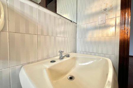 Casa à venda com 287m², 4 quartos e 8 vagas Casa à venda com 287m², 4 quartos e 8 vagasBanheiro