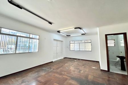 Casa à venda com 287m², 4 quartos e 8 vagas Casa à venda com 287m², 4 quartos e 8 vagasSala