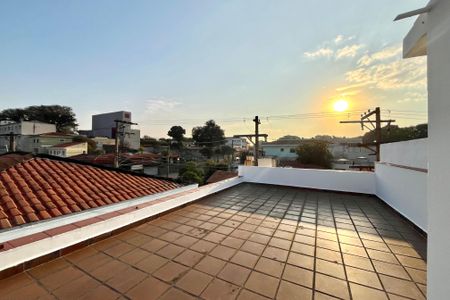 Casa à venda com 287m², 4 quartos e 8 vagas Casa à venda com 287m², 4 quartos e 8 vagasTerraço