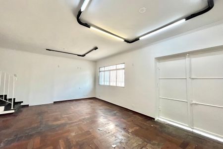 Casa à venda com 287m², 4 quartos e 8 vagas Casa à venda com 287m², 4 quartos e 8 vagasSala
