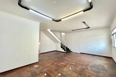 Casa à venda com 287m², 4 quartos e 8 vagas Casa à venda com 287m², 4 quartos e 8 vagasSala