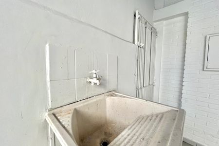 Casa à venda com 287m², 4 quartos e 8 vagas Casa à venda com 287m², 4 quartos e 8 vagasÁrea de Serviço