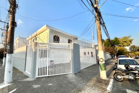 Casa à venda com 287m², 4 quartos e 8 vagas Casa à venda com 287m², 4 quartos e 8 vagasFachada