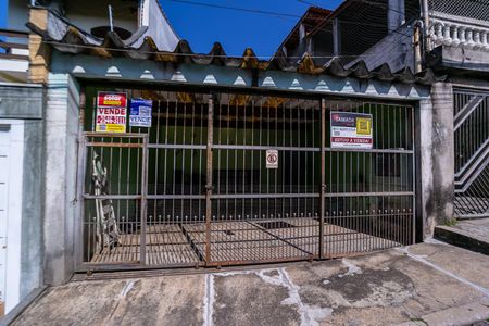 Casa à venda com 141m², 4 quartos e 2 vagas Casa à venda com 141m², 4 quartos e 2 vagasFachada