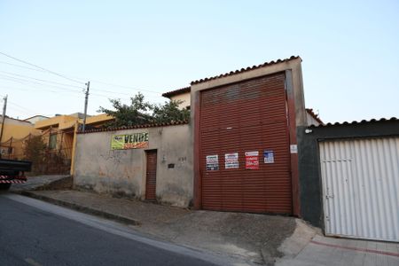 Casa à venda com 360m², 3 quartos e 5 vagasFachada e Placa